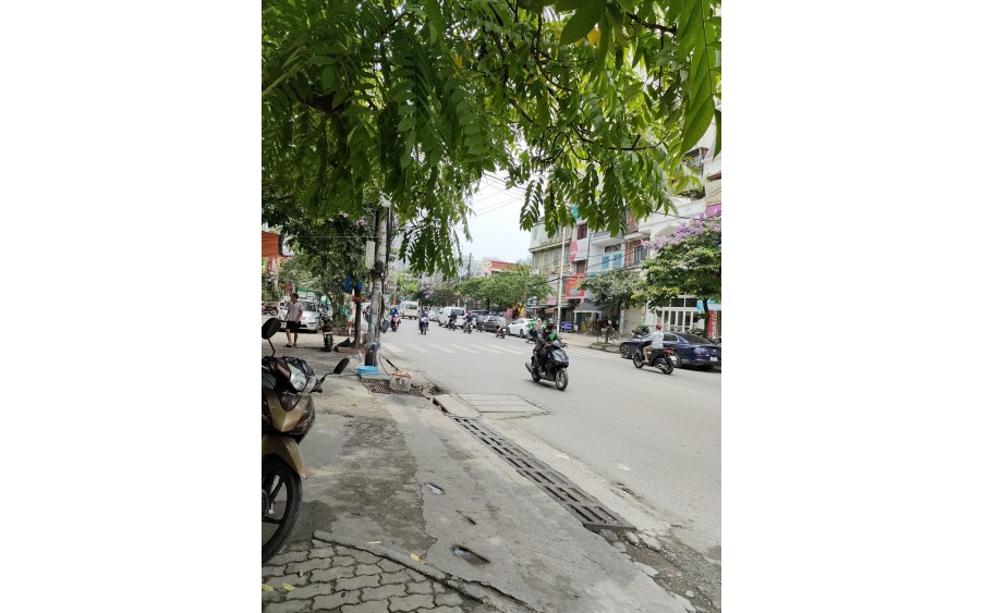 Lê Thanh Nghị tập thể Bách Khoa 25m/60m, tầng 5, 2.4 tỷ bán gấp giá rẻ căn hộ đẹp, khép kín Hai Bà Trưng.
16/6/2024 cần bán gấp hạ 200 triệu, giá